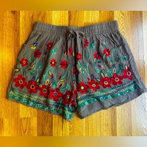 Boutique Gray Embroidered Floral Cotton Shorts size small medium